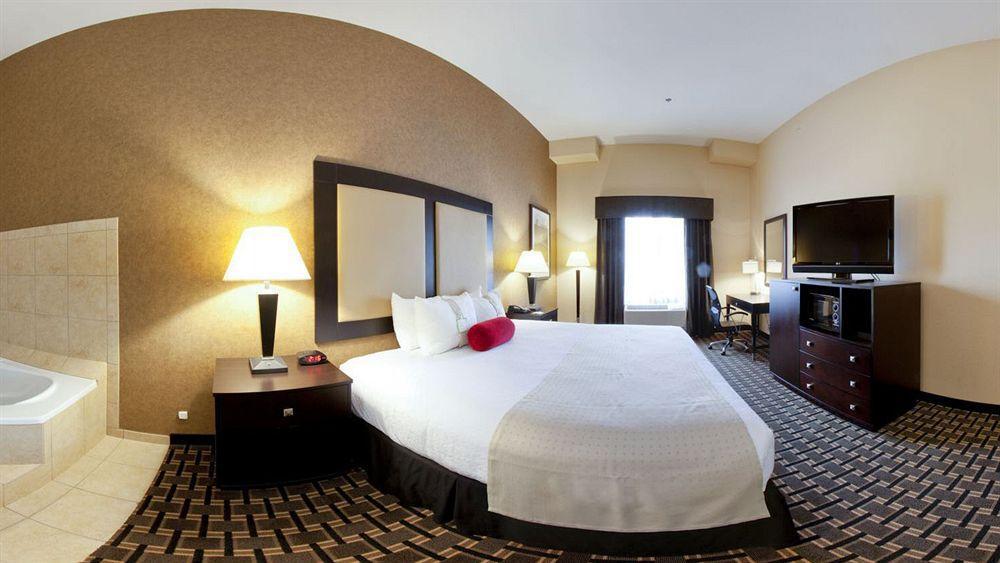Holiday Inn Arlington Northeast By Ihg Екстериор снимка