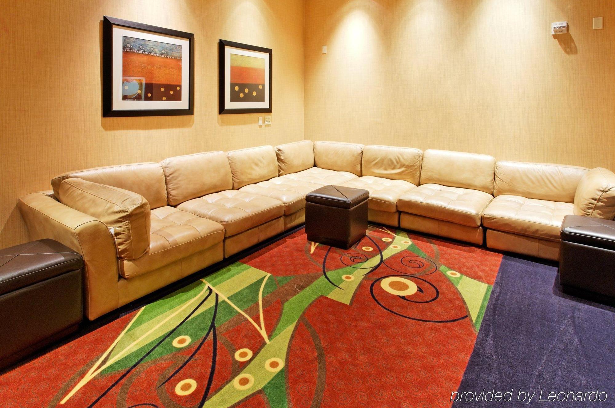 Holiday Inn Arlington Northeast By Ihg Интериор снимка