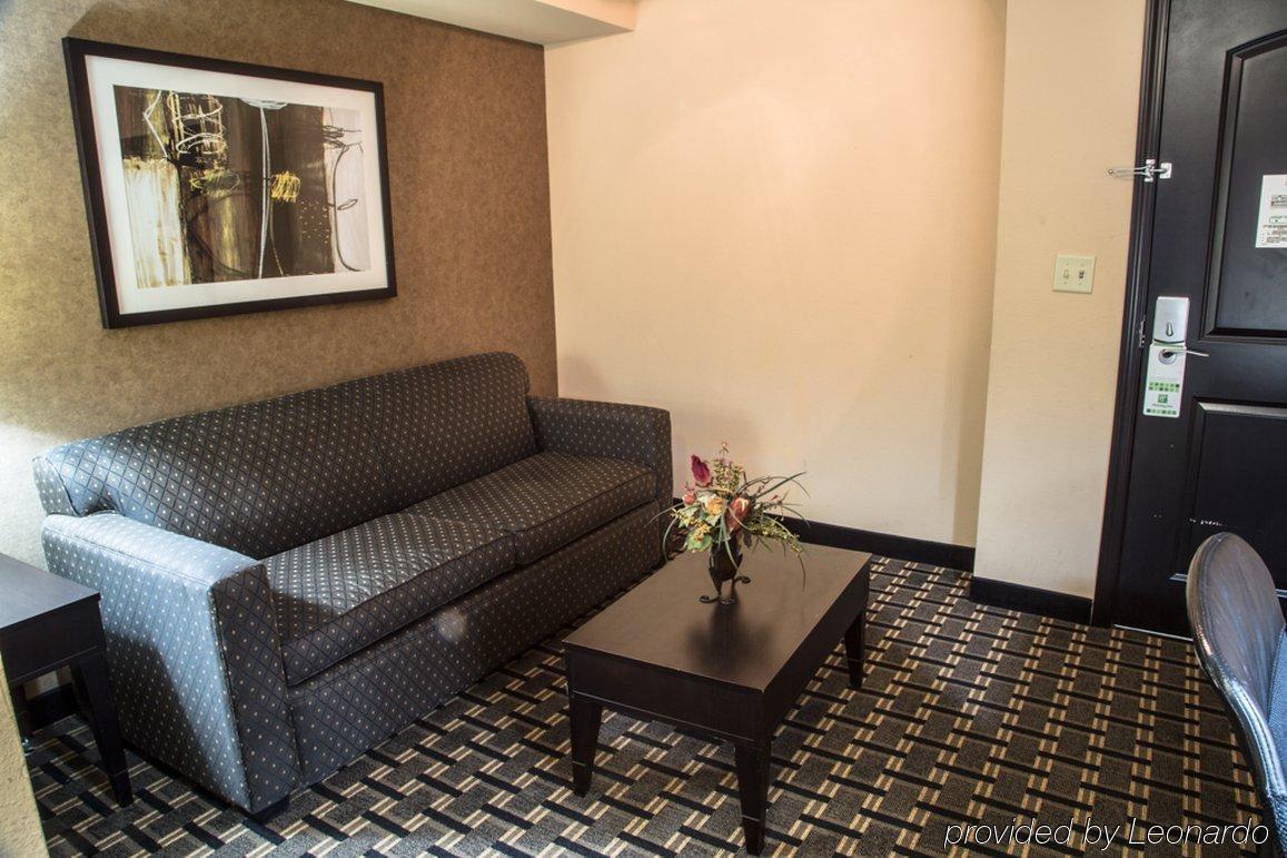 Holiday Inn Arlington Northeast By Ihg Екстериор снимка