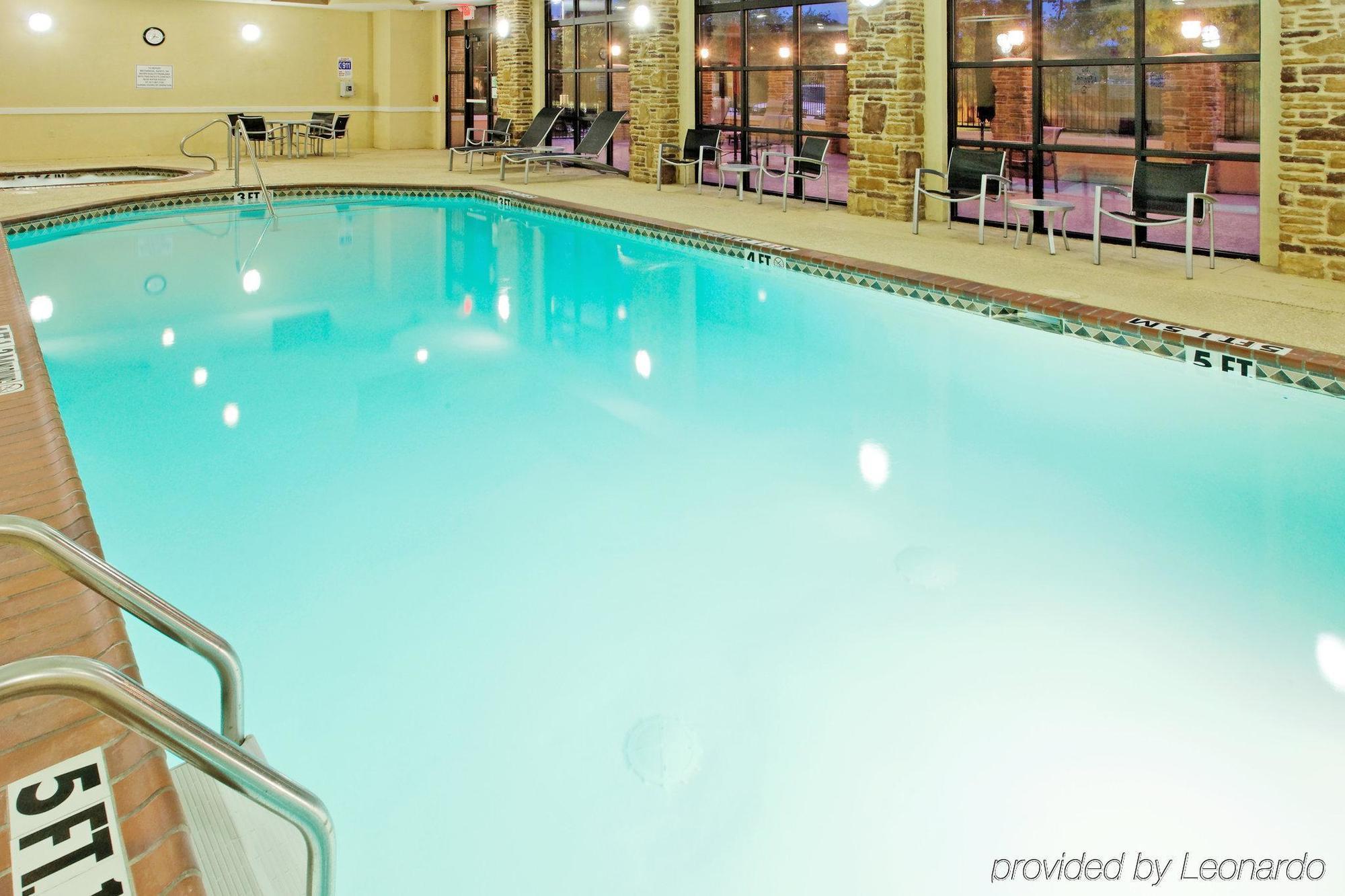 Holiday Inn Arlington Northeast By Ihg Съоръжения снимка