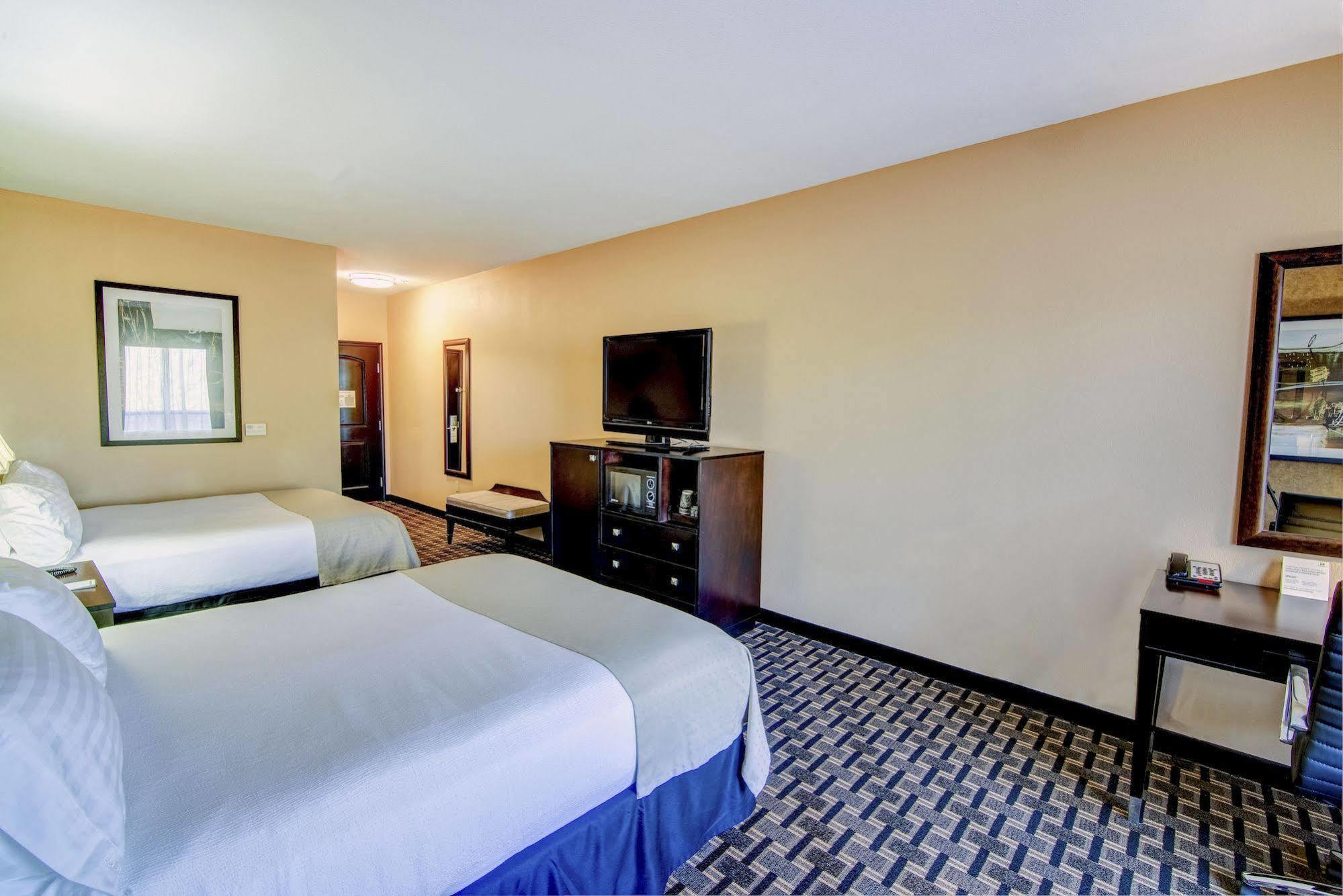 Holiday Inn Arlington Northeast By Ihg Екстериор снимка